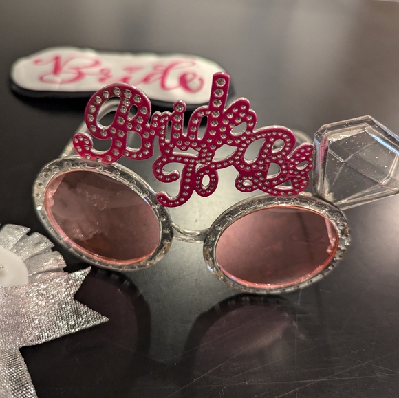 Bride to Be accessories set - Picture 6 of 6